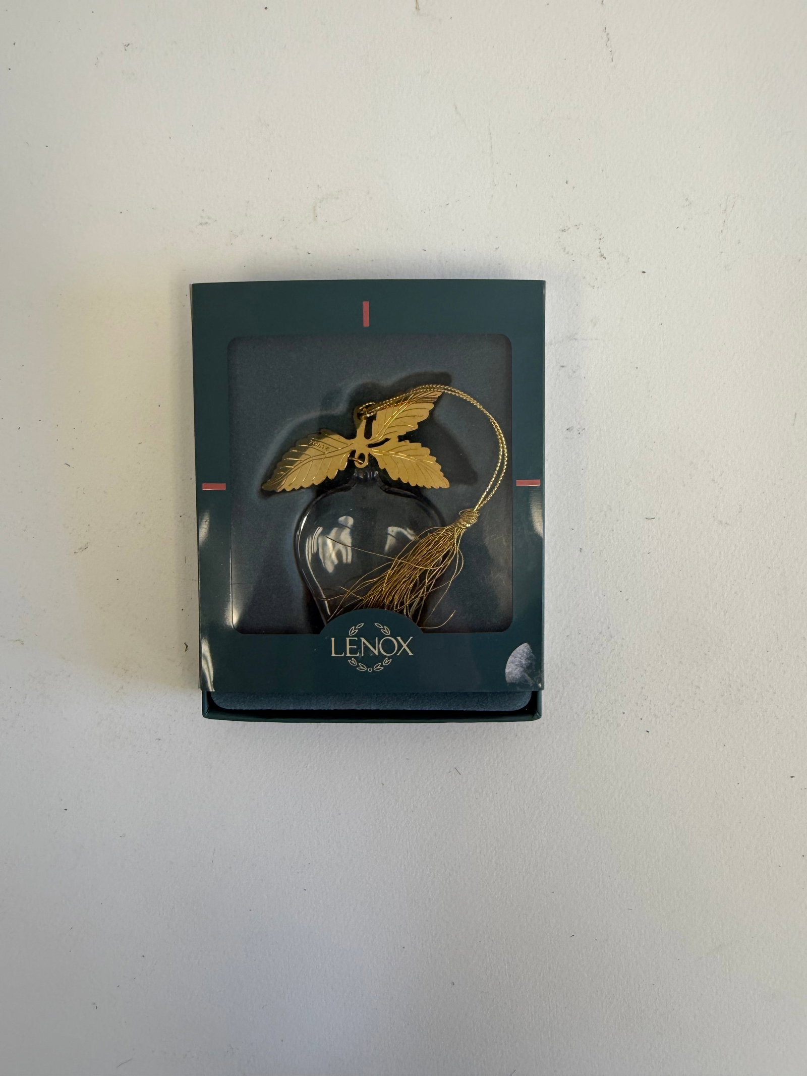 Lenox Trinket: Lenox Trinket These are part of the estate sale and we do not have a COA. All lots offered in our auctions are sold strictly on an "AS IS" basis. Any descriptions regarding an item’s condition or