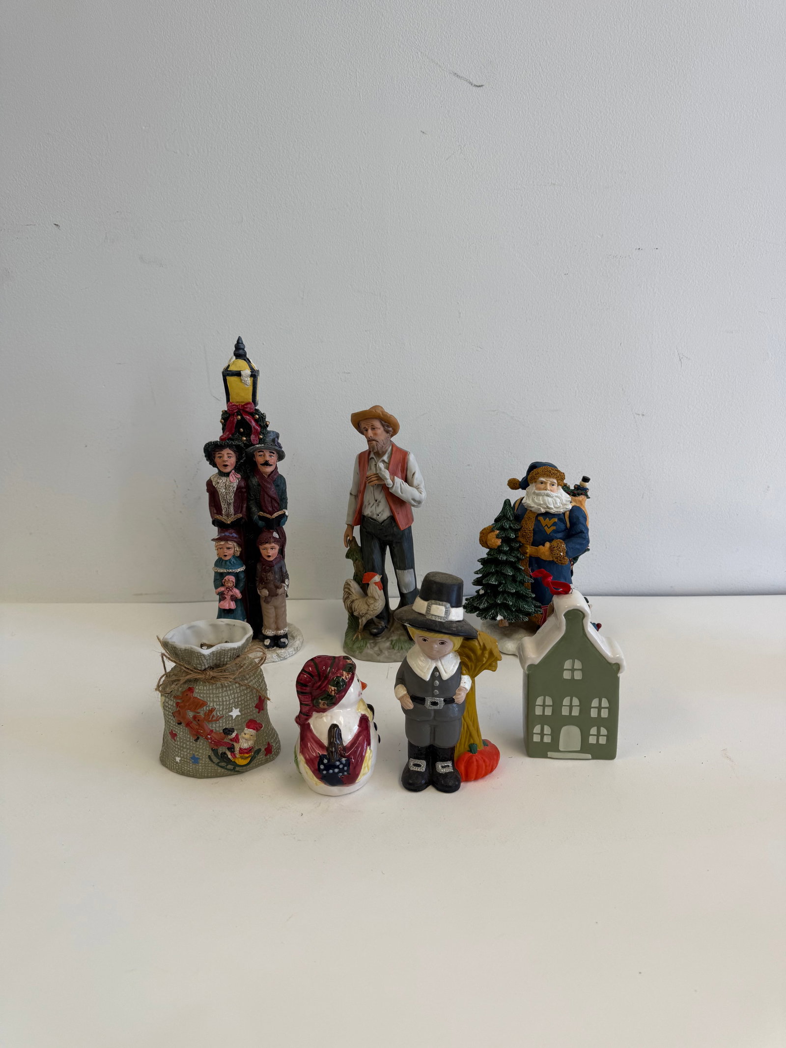 Lot of Ceramic figurines (1 of 2)