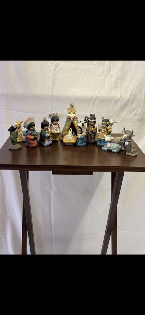 Vintage 1996 native american 13pc Porcelain Nativity Set (1 of 4)