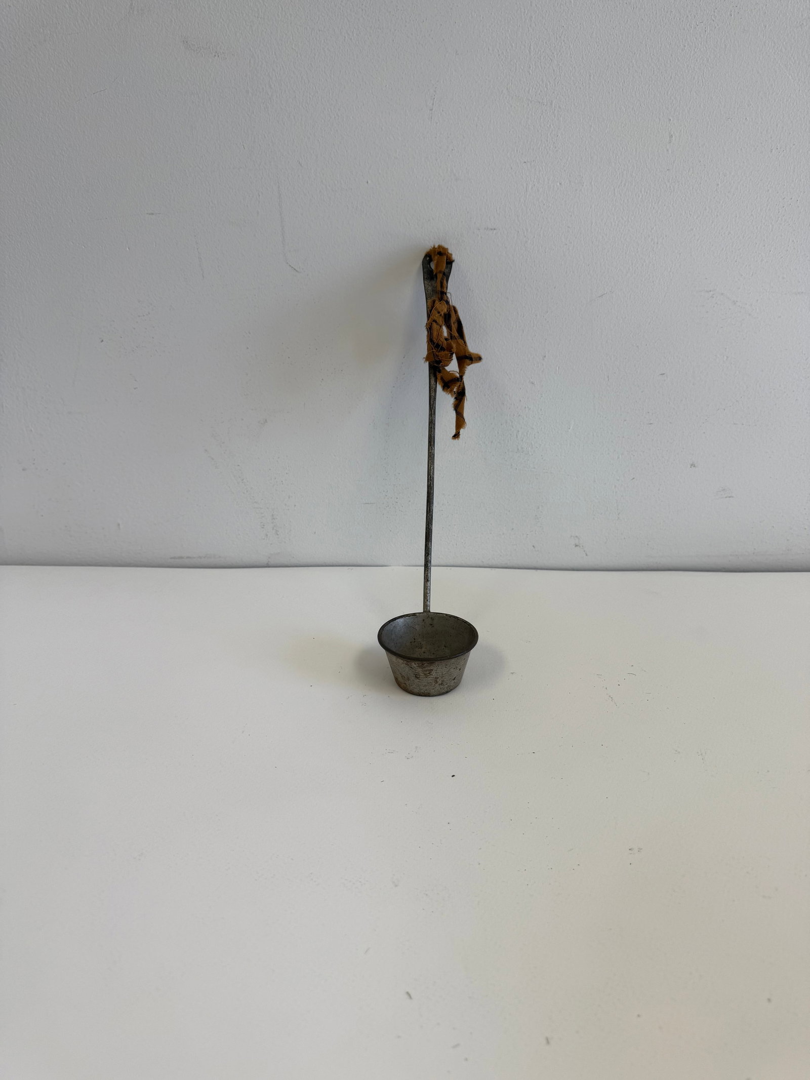 Vintage Ladle: Vintage Ladle, good condition These are part of the estate sale and we do not have a COA. All lots offered in our auctions are sold strictly on an "AS IS" basis. Any descriptions regarding an