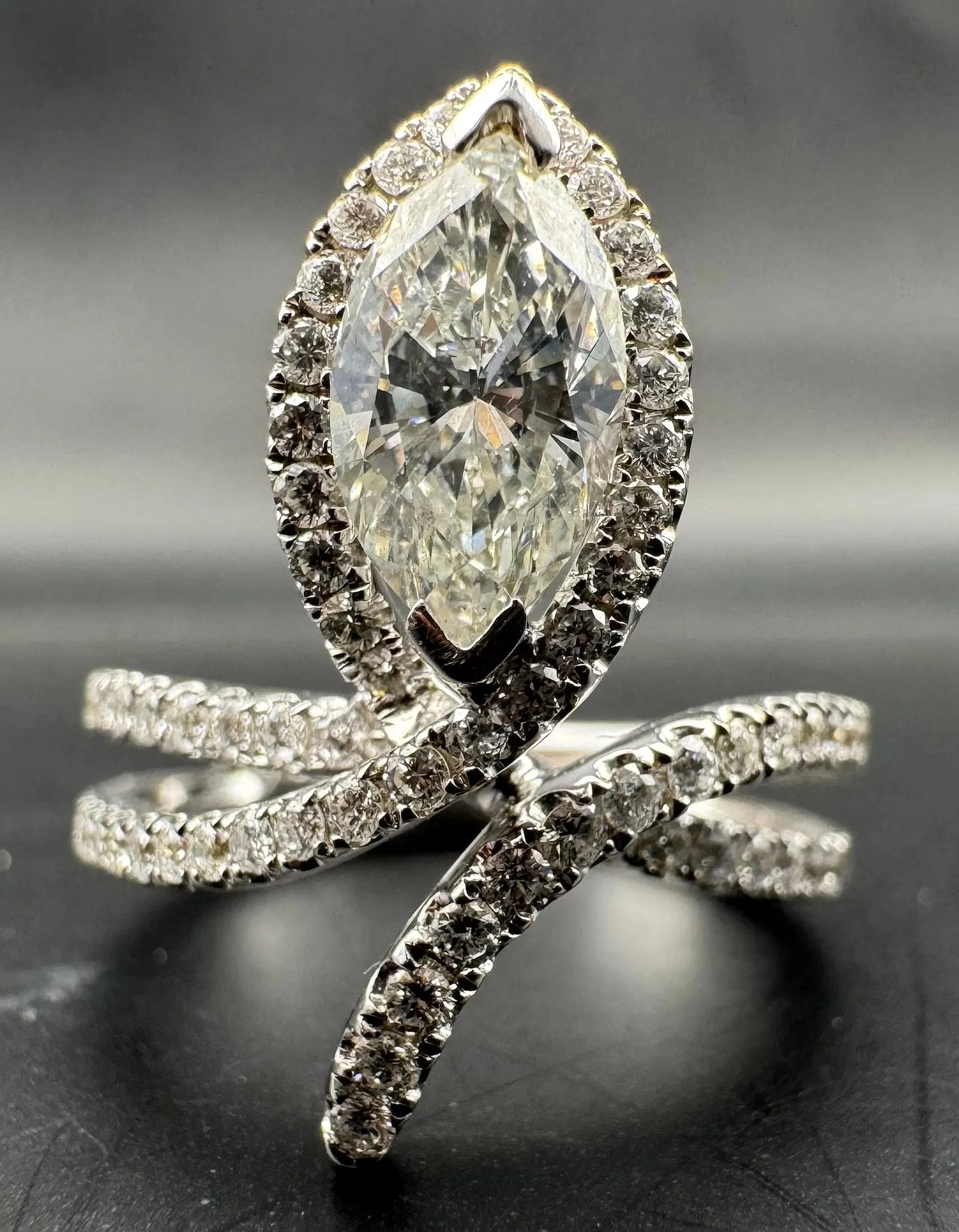 18K WHITE GOLD MARQUISE CUT EARTH-MINED DIAMOND RING 1.60CT (1 of 4)