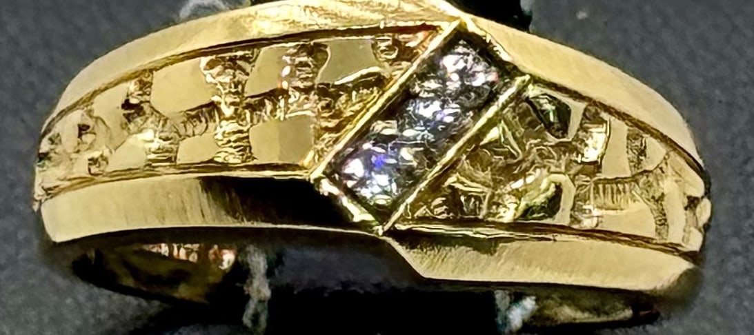 14K YELLOW GOLD 0.15CTW PAVE DIAMOND RING (2.3G): This stunning 14K yellow gold diamond ring flaunts 0.15 carats of earth-mined round brilliant cut diamonds. The diamonds are securely set in a precision pave setting, radiating with G color and SI1 cl