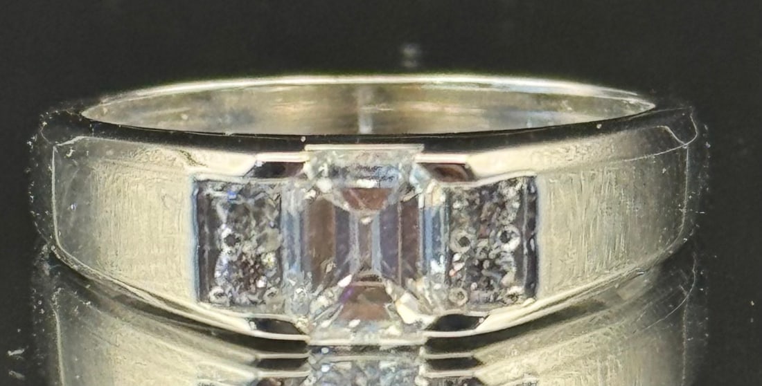 1.20ctw Natural Diamond Ring | 0.90ct Emerald Cut Center | 14k White Gold: A masterpiece of geometric elegance and refined sparkle. This stunning 14k white gold ring features a prominent 0.90-carat emerald-cut diamond at its center, known for its sophisticated "hall of mirro