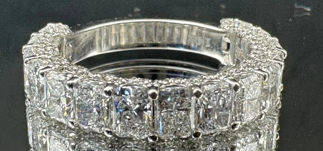 14K WHITE GOLD LAB DIAMOND RADIANT CUT WEDDING BAND 3.70CT: Special Opportunity: This lot features a set reserve of $2900. This is significantly below the estimated retail replacement value, offering a unique opening for collectors and investors.14K white gold