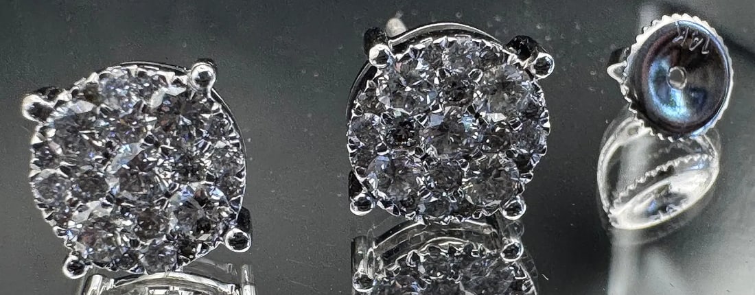 14K WHITE GOLD EARTH-MINED DIAMOND CLUSTER STUD EARRINGS 1.05CT: 14K white gold diamond cluster stud earrings featuring 1.05ct round brilliant cut earth-mined diamonds, G color, VS1/VS2 clarity, prong set. 21 diamonds per earring. Screw-back closure. Total weight 2