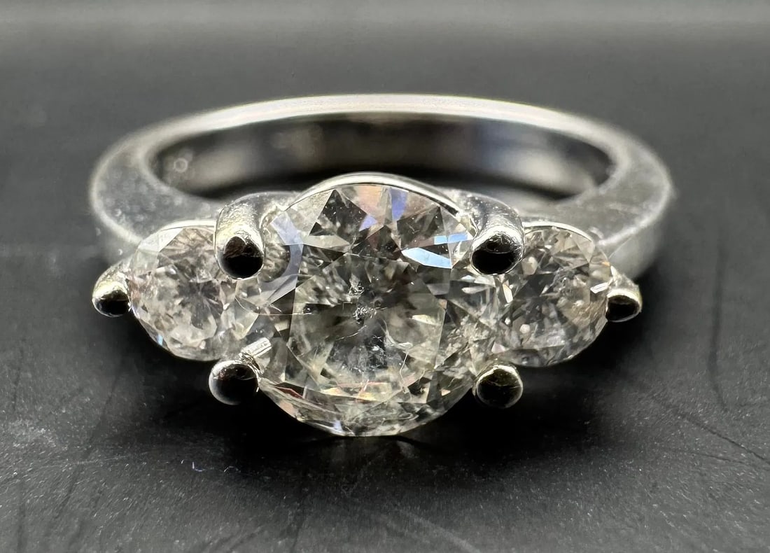 14K WHITE GOLD THREE STONE ROUND BRILLIANT DIAMOND RING 1.64CT (1 of 5)