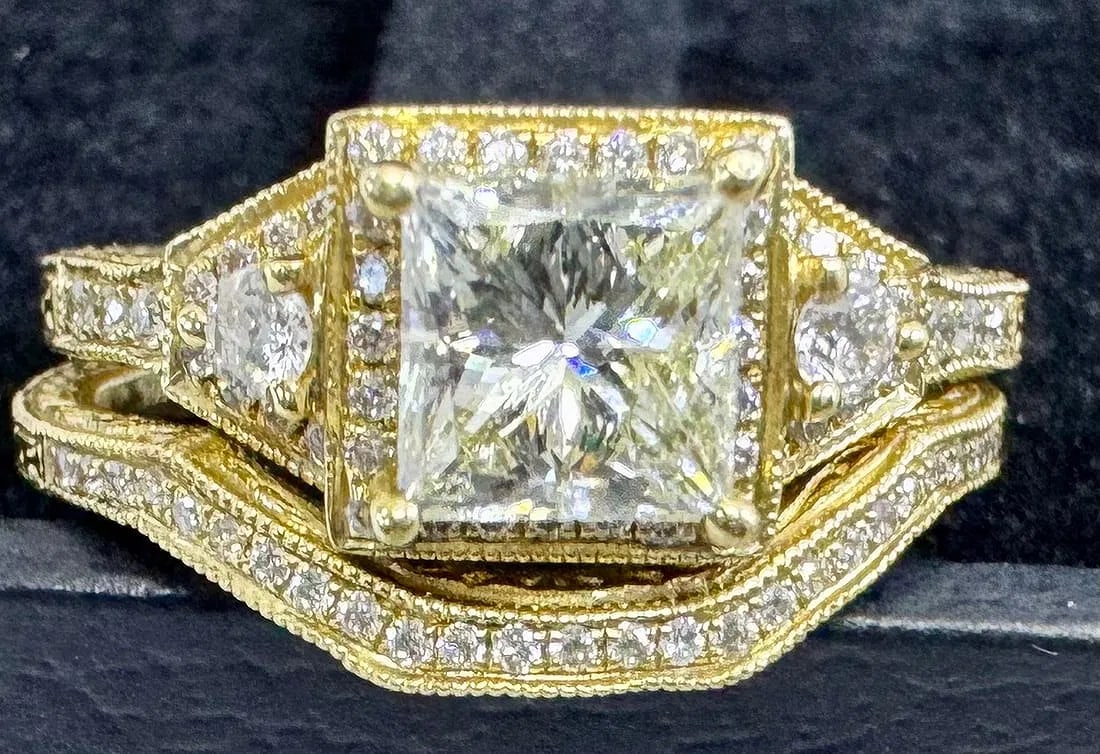14K YELLOW GOLD PRINCESS CUT DIAMOND BRIDAL SET 1.37CT: 14K yellow gold engagement ring and matching wedding band set featuring a 1.02ct princess cut earth-mined diamond center stone, I-J color, VS1 clarity, set in prong setting. Side stones feature 0.35ct