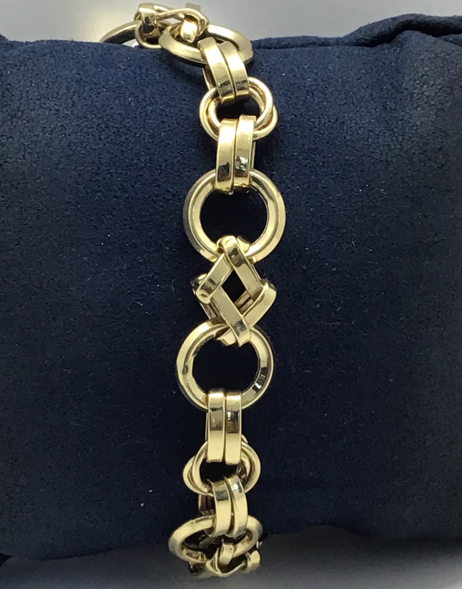 14K YELLOW GOLD VINTAGE ITALIAN BRACELET - 10 GRAMS: Vintage 14K yellow gold Italian-made bracelet. The piece measures 8 inches in length and 6 mm in width. It features a high-polish finish and is secured with a sturdy lobster safety clasp. Total weight