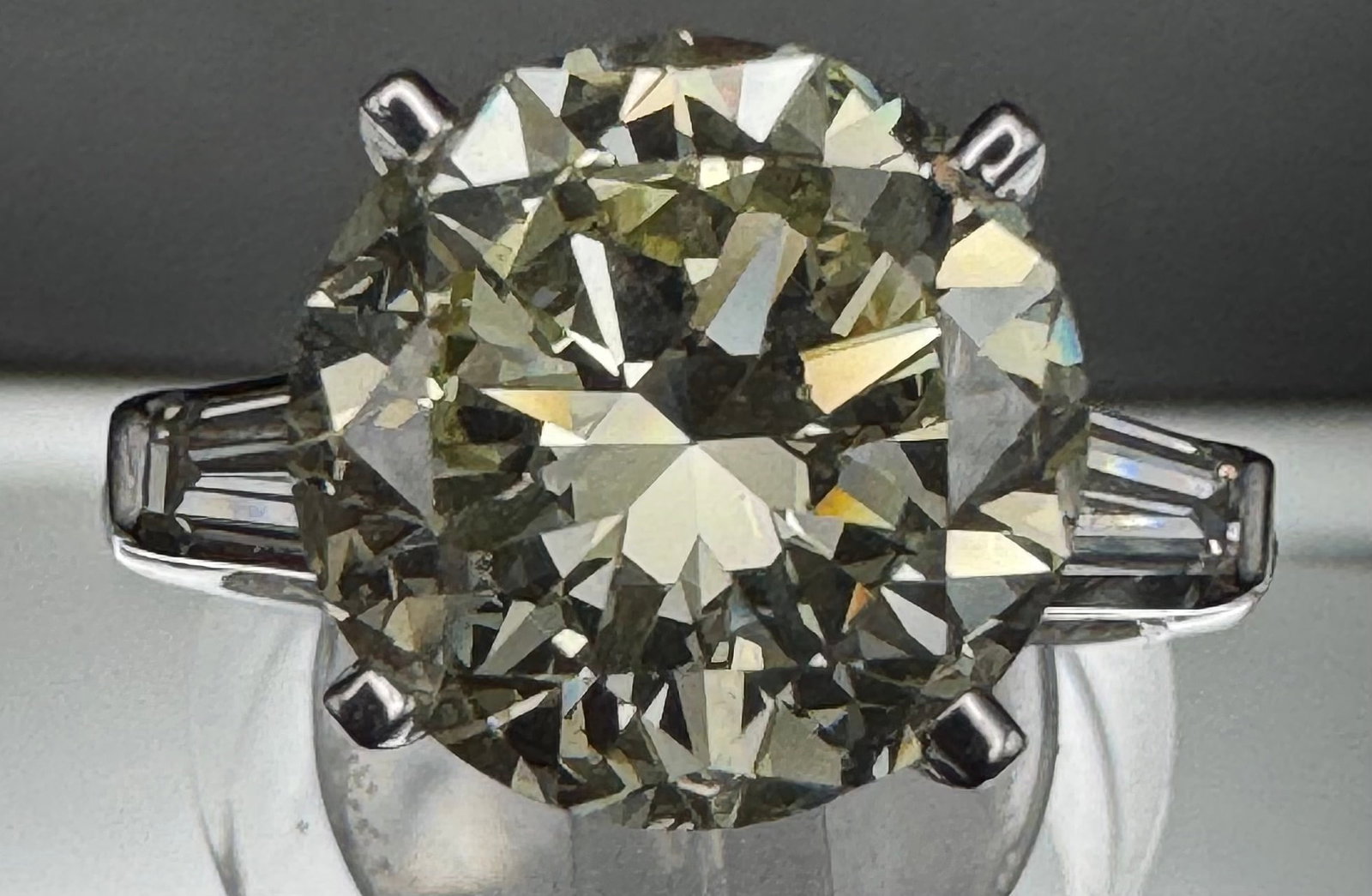 PLATINUM 6.15CTW ROUND BRILLIANT DIAMOND ENGAGEMENT RING (1 of 5)