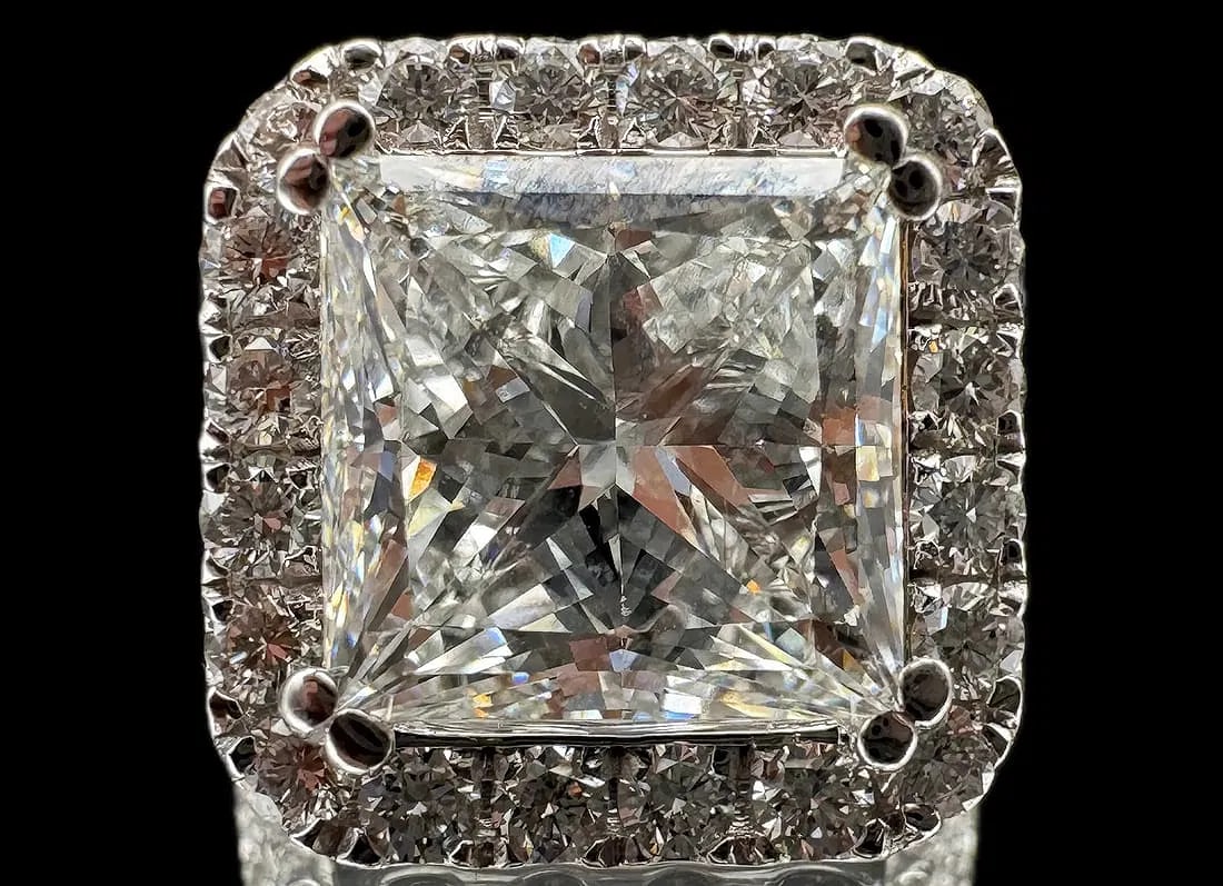 14K WHITE GOLD IGI CERTIFIED 6.79CT PRINCESS CUT LAB DIAMOND RING: 14K white gold ring. Center stone features 5.09 carats of princess cut lab-grown diamond, F color, VS1 clarity, IGI certified, set in prong setting. Side stones feature 1.70 ct round brilliant cut lab
