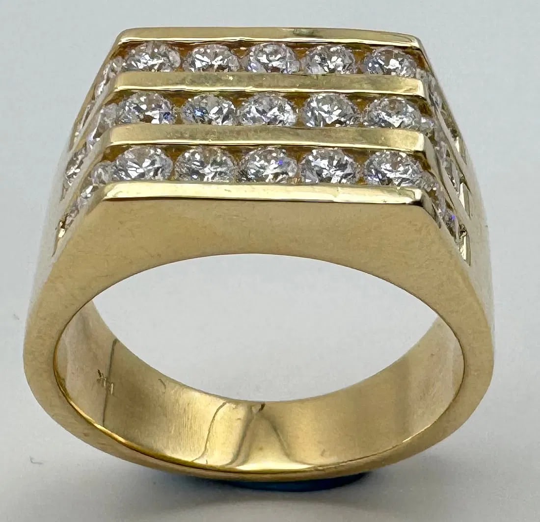 14K YELLOW GOLD ROUND BRILLIANT EARTH-MINED DIAMOND RING 2.70CT: 14K yellow gold ring featuring 2.70ct round brilliant cut earth-mined diamonds, F-G color, VS1/VS2 clarity, set in channel setting. Total ring weight 15.8 grams, size 10, resizable. Stamped 14K. New c