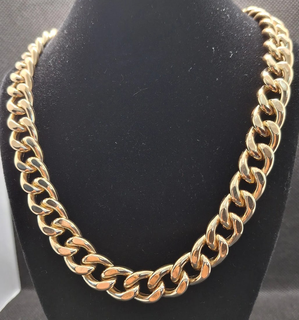 14K YELLOW GOLD CUBAN LINK CHAIN NECKLACE 26 INCH 70.6G: 14K yellow gold Cuban link chain necklace, 26 inches long, 11mm wide. Hinged box lock closure. Total weight 70.6 grams. Stamped 14K. New condition. Please review all photos carefully before bidding.