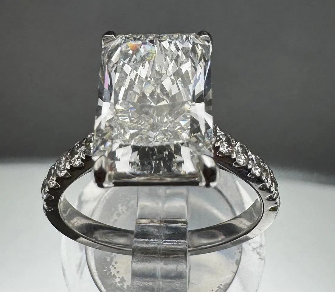 14K WHITE GOLD LAB DIAMOND RADIANT CUT RING IGI CERTIFIED 4.57CT: 14K white gold ring featuring a 4.07ct radiant cut lab-grown diamond center stone, F color, VS1 clarity, IGI certified, set in 4 prong setting. Side stones feature 0.50ct round brilliant cut lab-grown