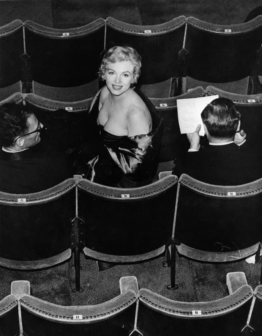 Marilyn Monroe Photo: Measures 8x 10 inches photographic print , mounted to archival board