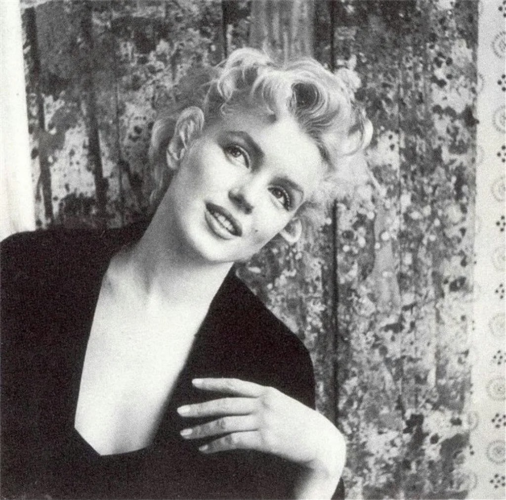 Cecil Beaton Marilyn Monroe Photo: Measures 12 x 16 inches, photographic print , mounted to archival board