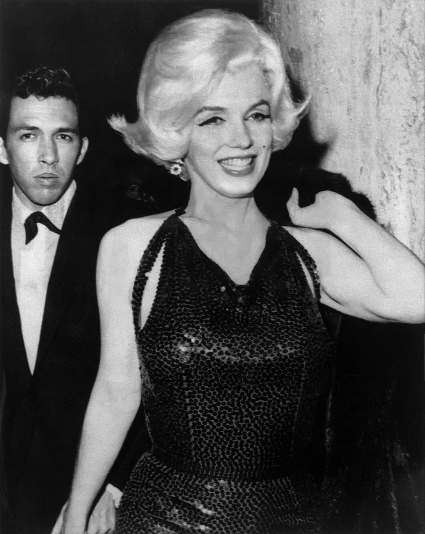 Douglas Kirkland Marilyn Monroe Photo: Measures 8x 10 inches photographic print , mounted to archival board