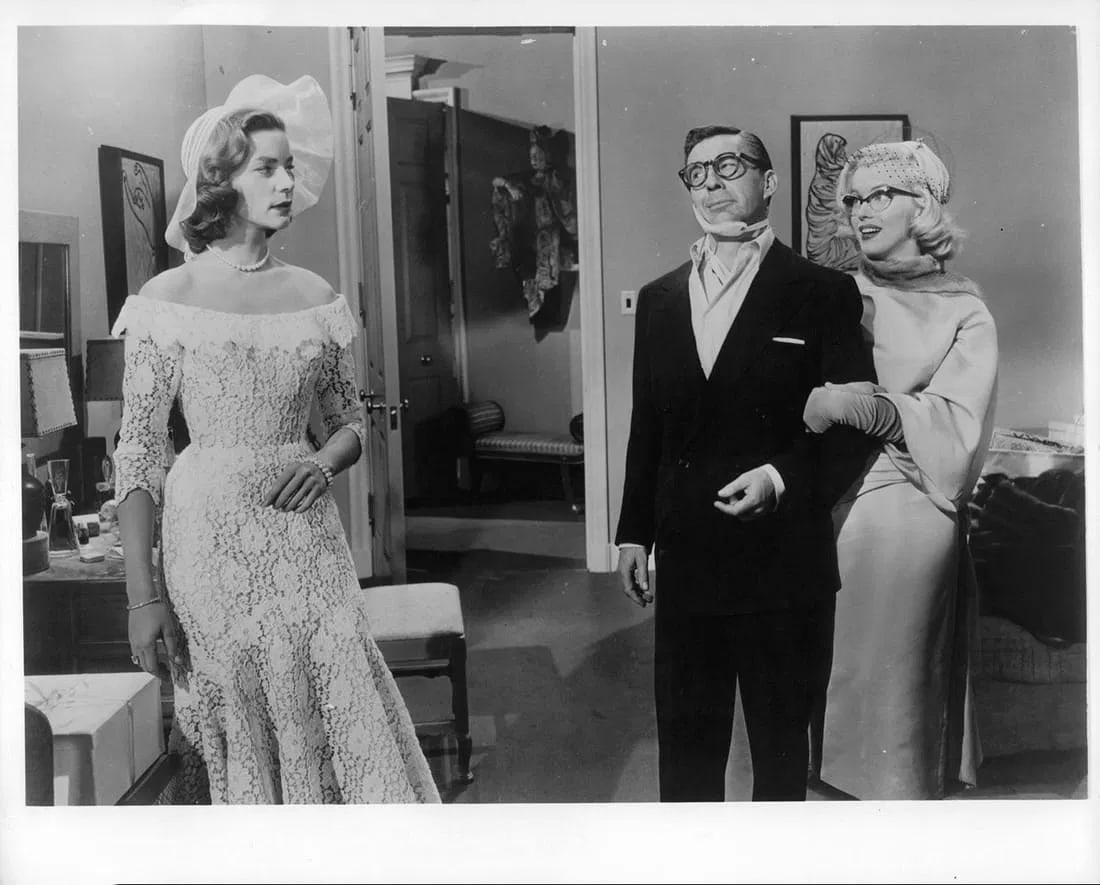 Marilyn Monroe Photo: Measures 8x 10 inches photographic print , mounted to archival board