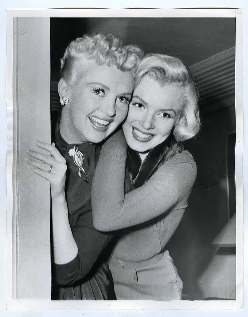 Marilyn Monroe Photo: Measures 8x 10 inches photographic print , mounted to archival board