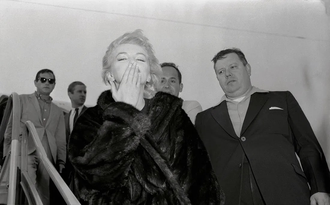 Marilyn Monroe Photo: Measures 8x 10 inches photographic print , mounted to archival board