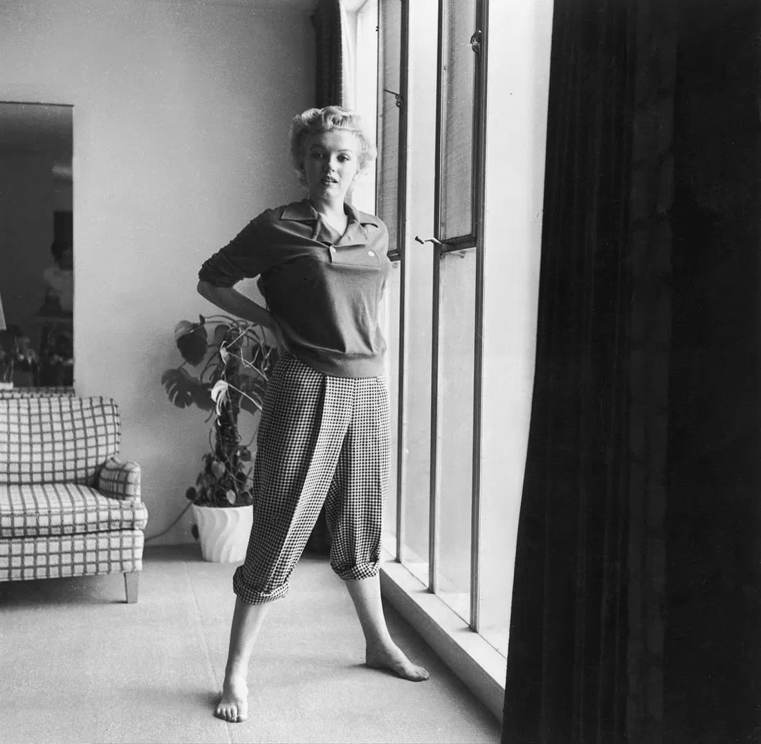 Sam Shaw Marilyn Monroe Photo: Measures 8x 10 inches photographic print , mounted to archival board