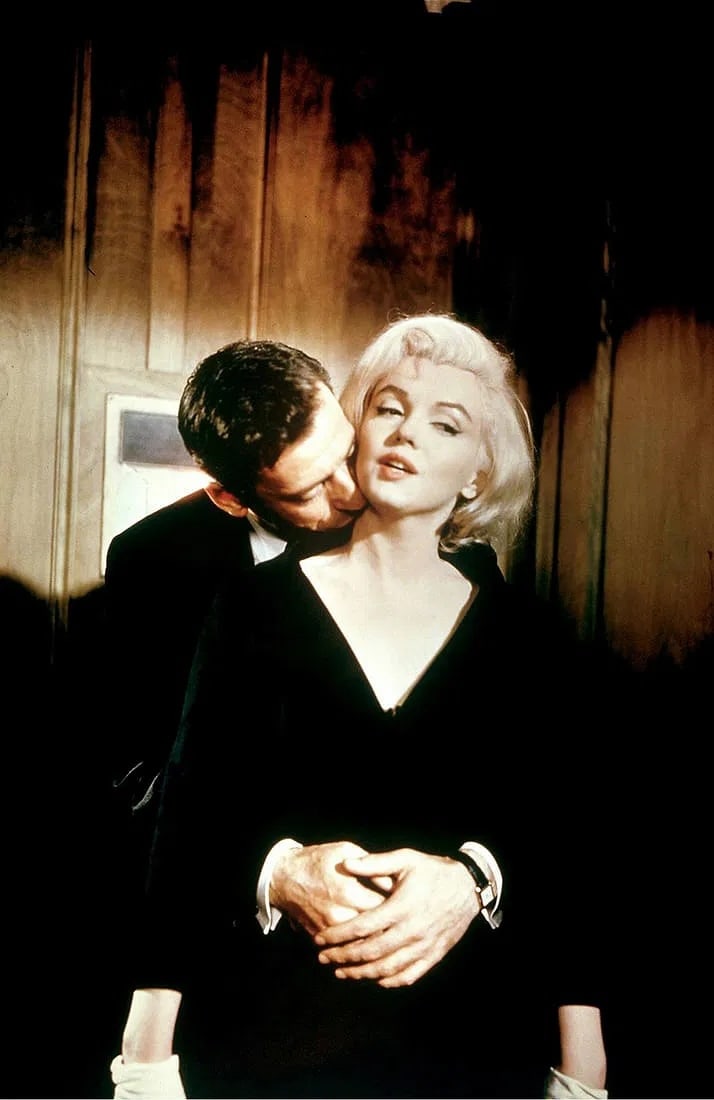 Marilyn Monroe Photo: Measures 8x 10 inches photographic print , mounted to archival board