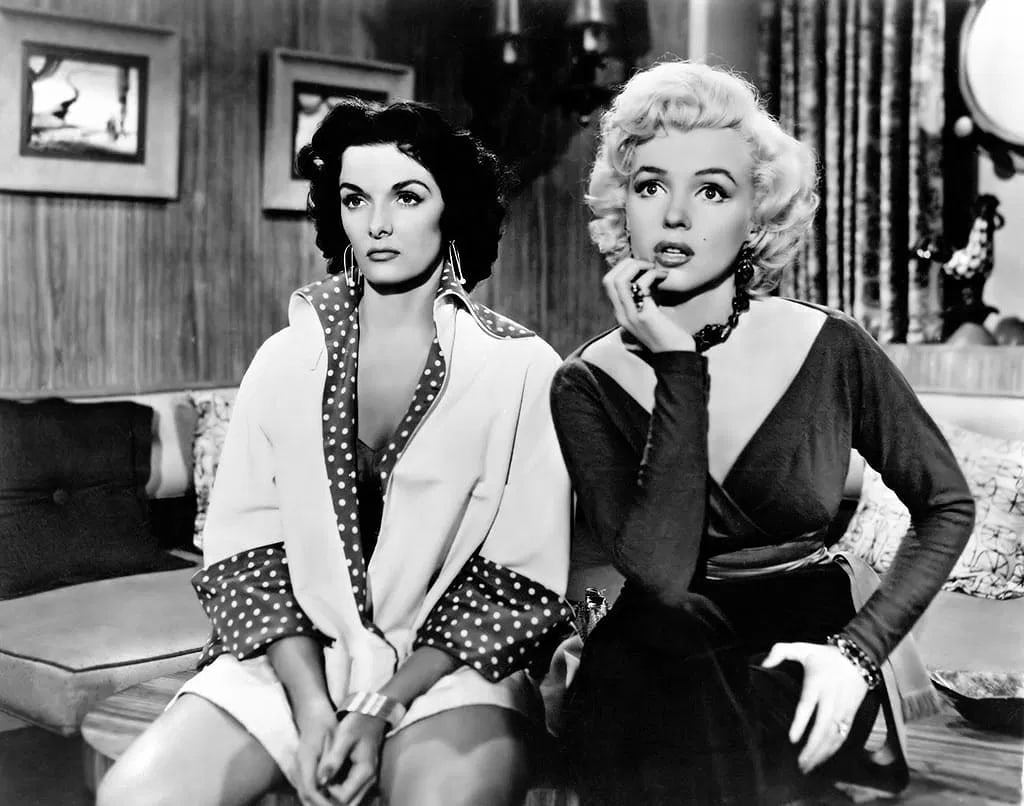 Marilyn Monroe Photo: Measures 8x 10 inches photographic print , mounted to archival board