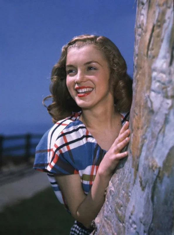 Richard C. Miller Marilyn Monroe Photo: Measures 8x 10 inches photographic print , mounted to archival board