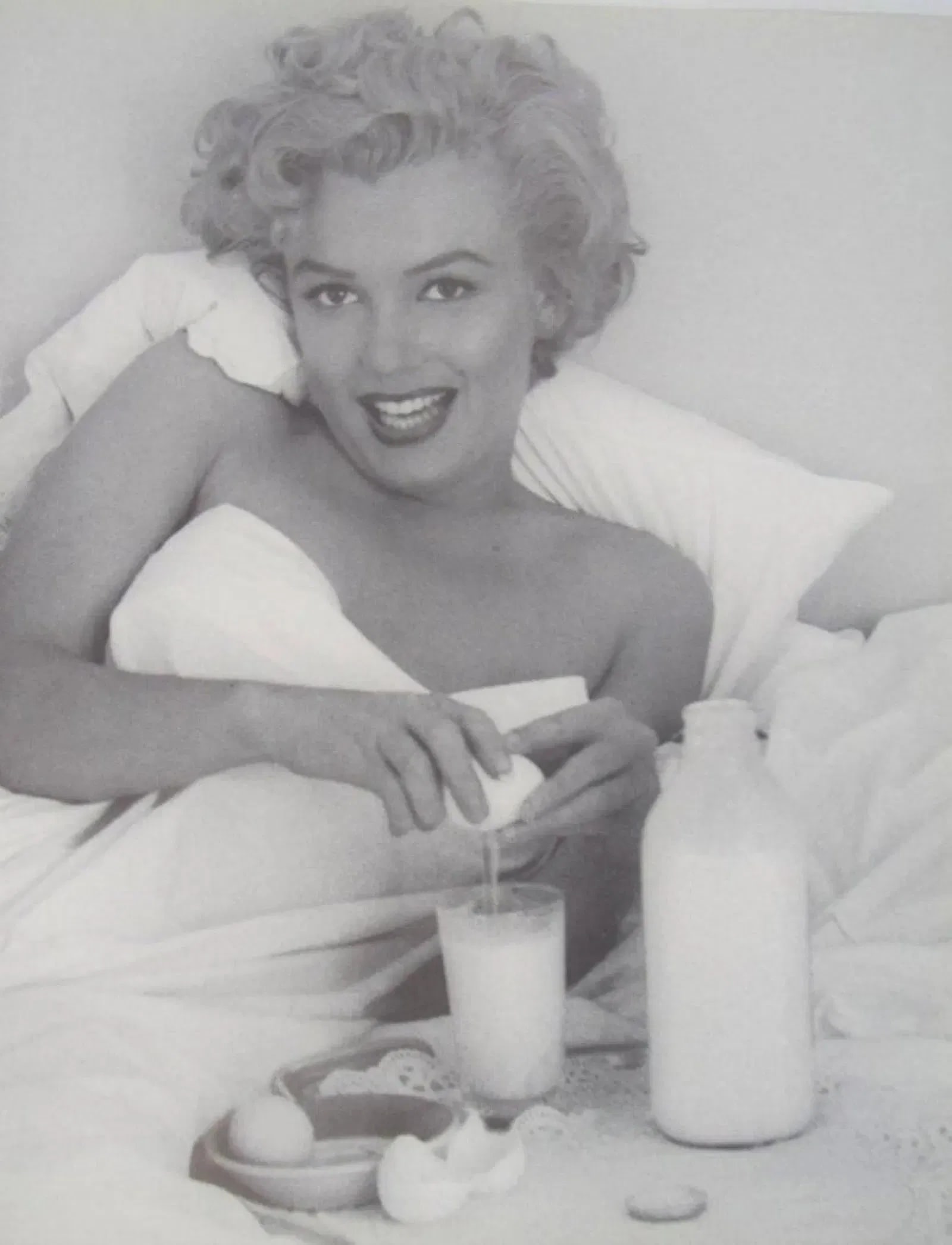 Andre de Dienes - Marilyn Monroe with Milk (1 of 1)