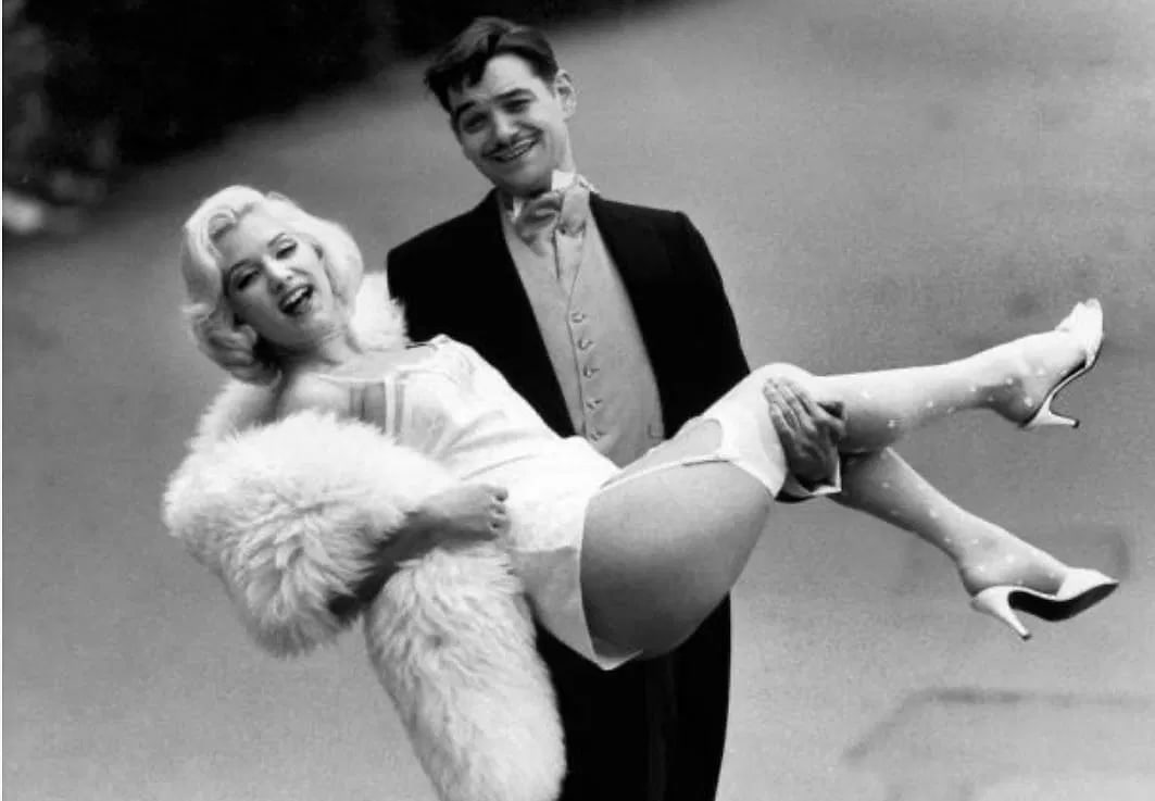 Philippe Halsman Marilyn Monroe Photo: Measures 8x 10 inches photographic print , mounted to archival board