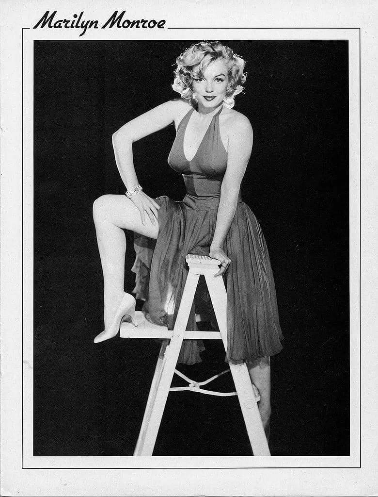 Marilyn Monroe Photo: Measures 8x 10 inches photographic print , mounted to archival board