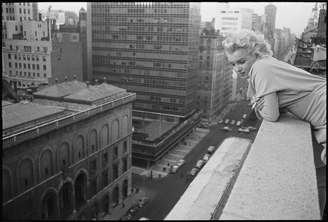 Marilyn Monroe Photo: Measures 8x 10 inches photographic print , mounted to archival board