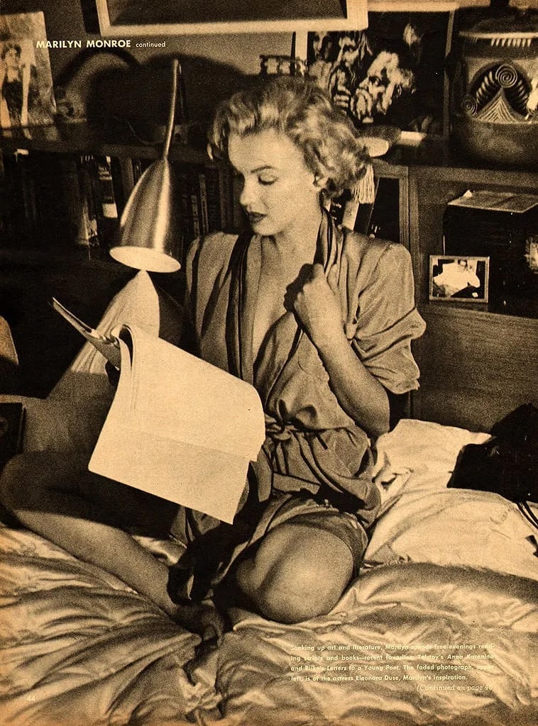 Marilyn Monroe Photo: Measures 8x 10 inches photographic print , mounted to archival board
