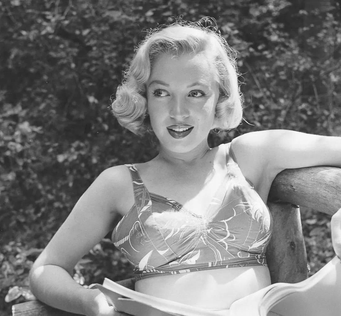 Marilyn Monroe Photo: Measures 12 x 16 inches, photographic print , mounted to archival board