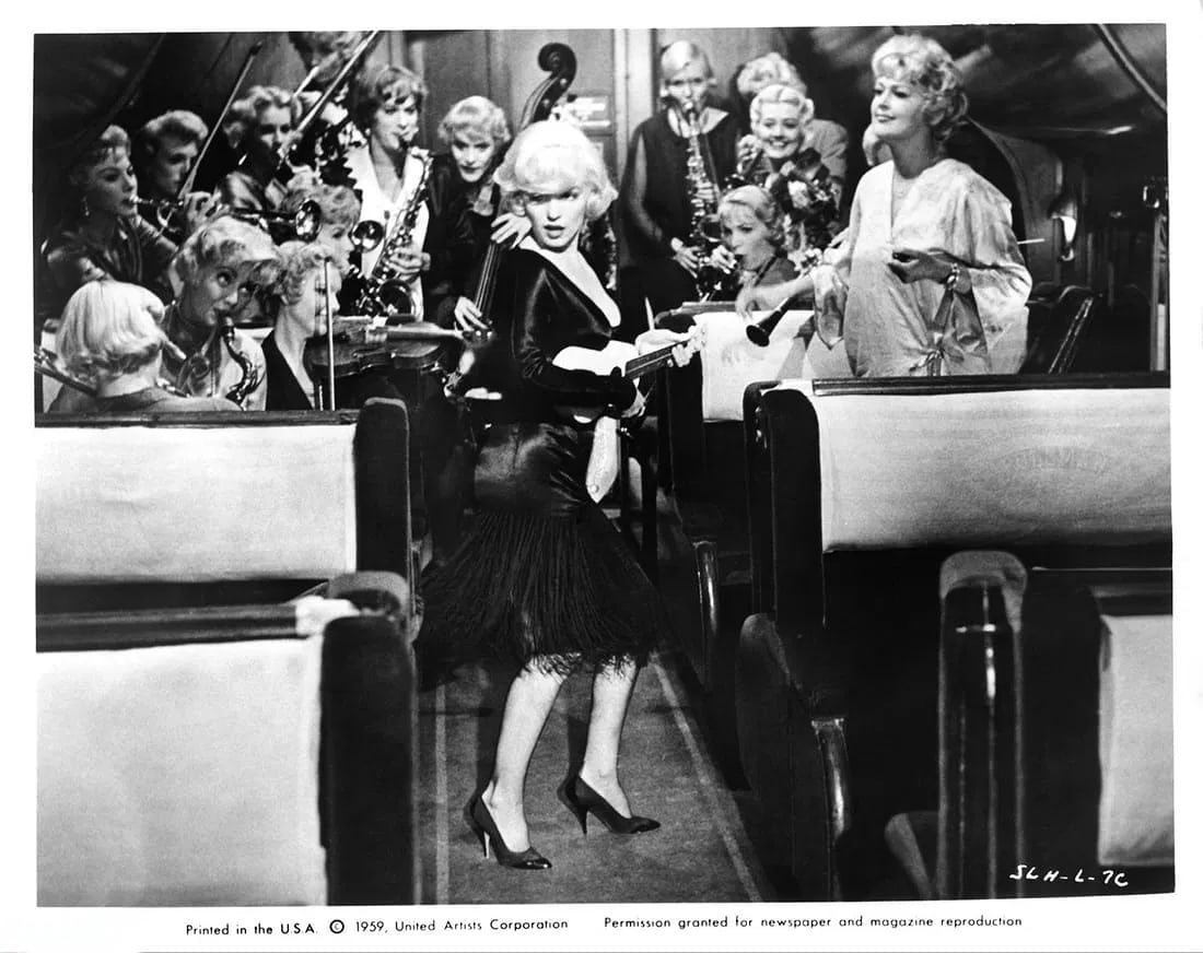 Marilyn Monroe Photo: Measures 8x 10 inches photographic print , mounted to archival board