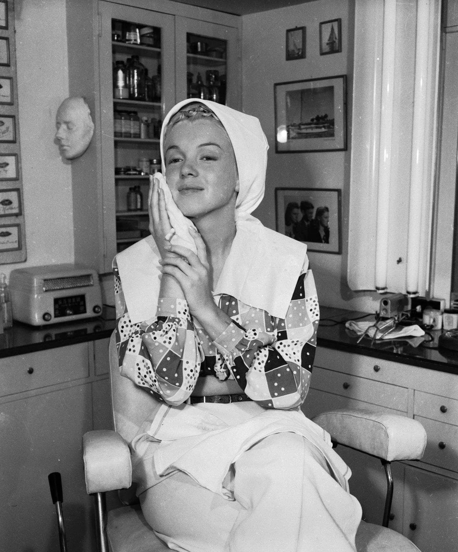 Ed Cronenweth Marilyn Monroe Photo: Measures 8x 10 inches photographic print , mounted to archival board
