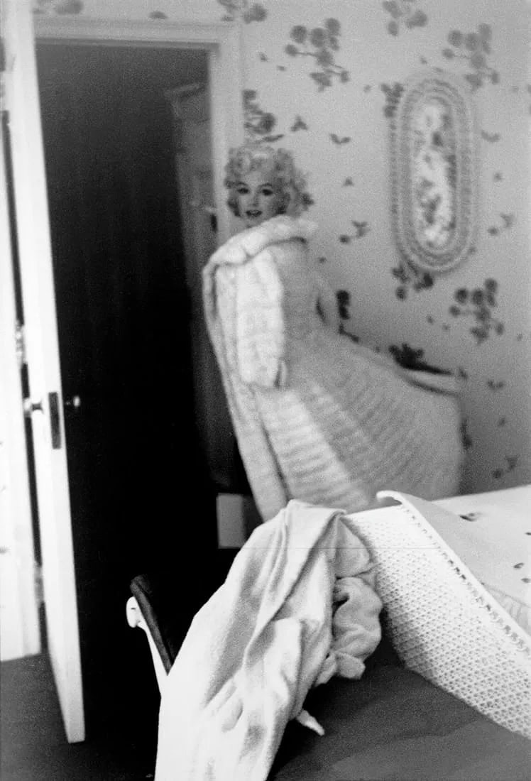 MARILYN MONROE (AMERICAN) PRINT ON PAPER: Marilyn Monroe (American) Print on Paper.