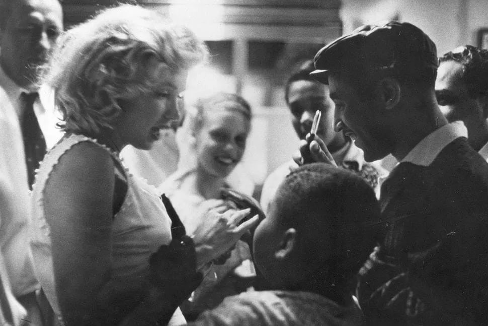 MARILYN MONROE (AMERICAN) PRINT ON PAPER: Marilyn Monroe (American) Print on Paper.