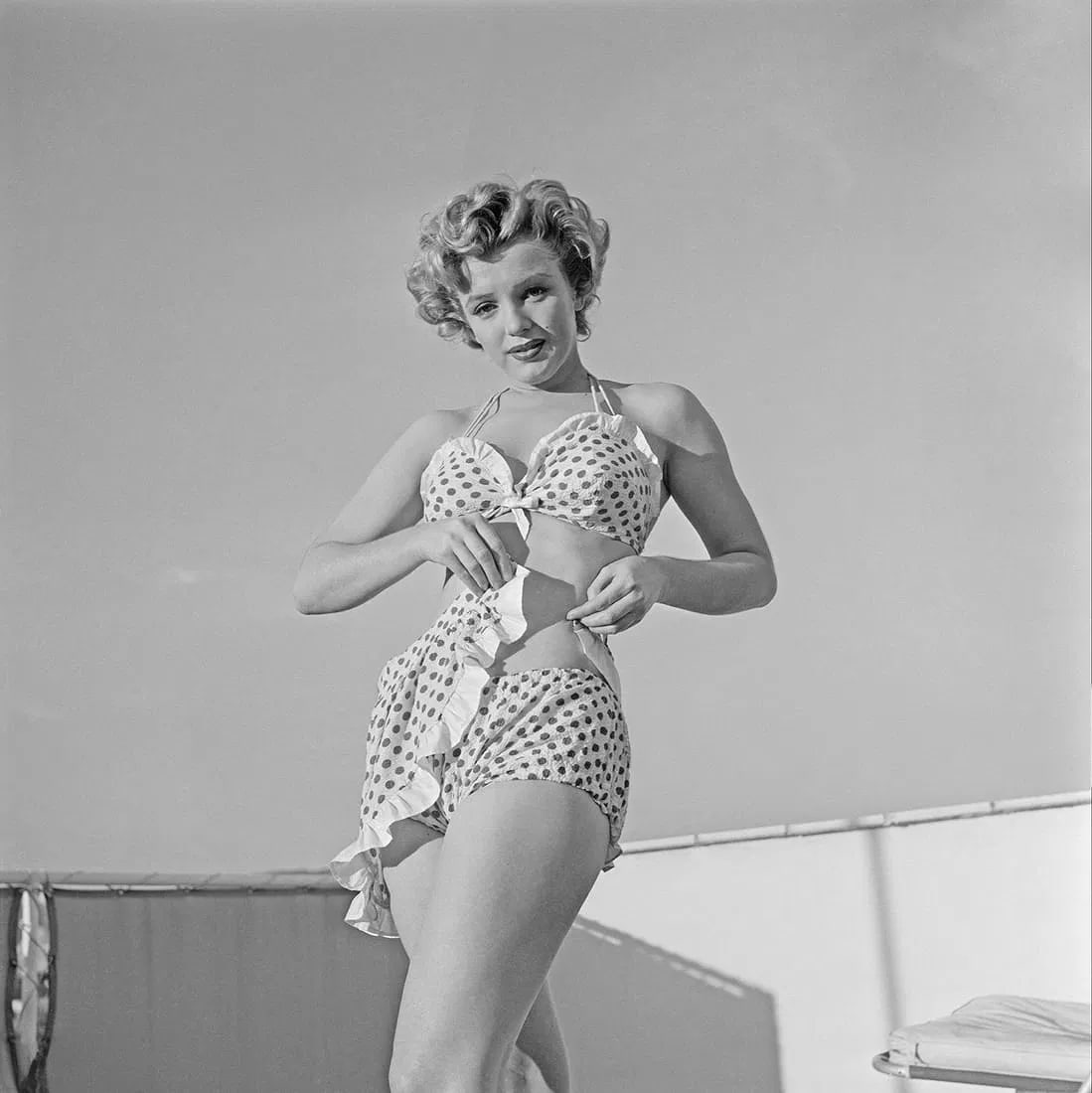 MARILYN MONROE (AMERICAN) PRINT ON PAPER: Marilyn Monroe (American) Print on Paper.