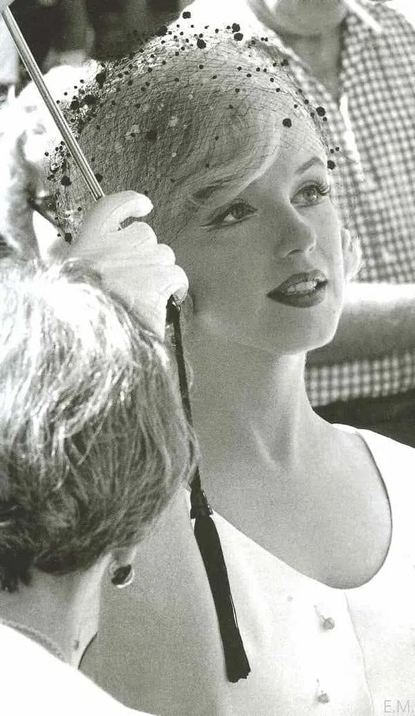 MARILYN MONROE (AMERICAN) PRINT ON PAPER: Marilyn Monroe (American) Print on Paper.