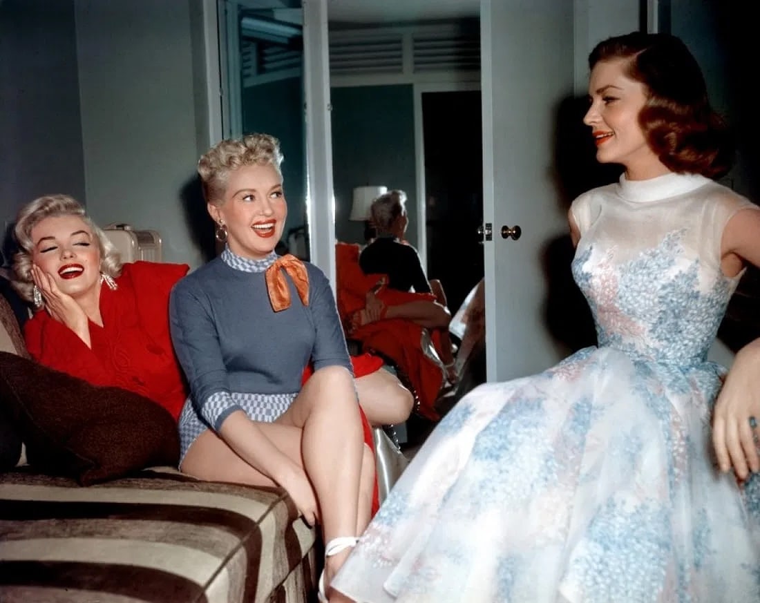 MARILYN MONROE (AMERICAN) PRINT ON PAPER: Marilyn Monroe (American) Print on Paper.