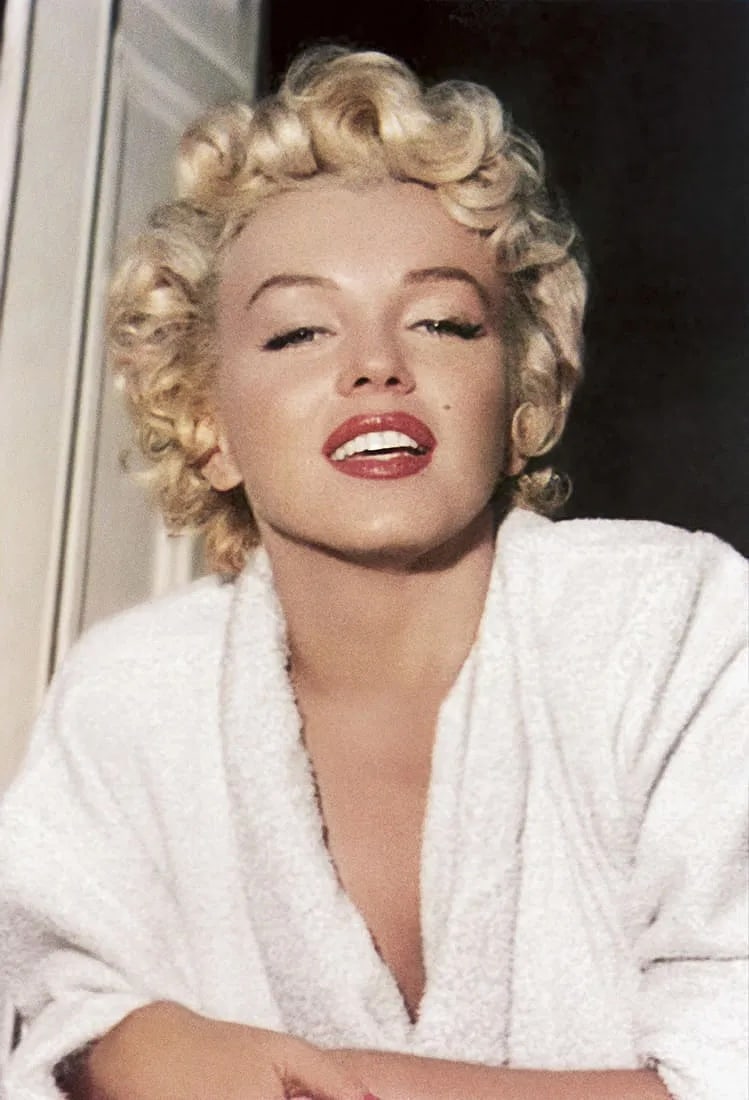 MARILYN MONROE (AMERICAN) PRINT ON PAPER: Marilyn Monroe (American) Print on Paper.