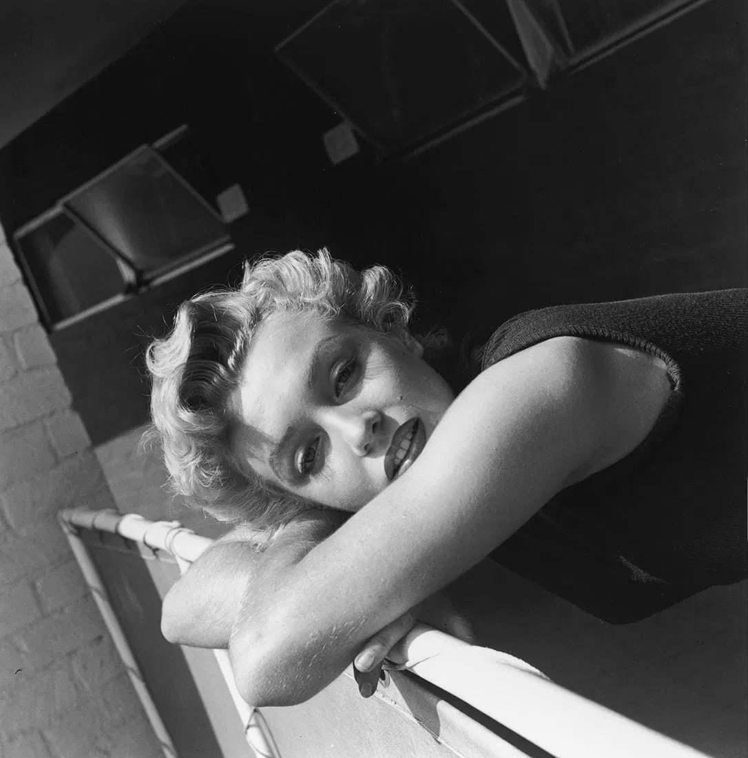 SAN SHAW MARILYN MONROE (AMERICAN) PRINT ON PAPER: San Shaw Marilyn Monroe (American) Print on Paper.