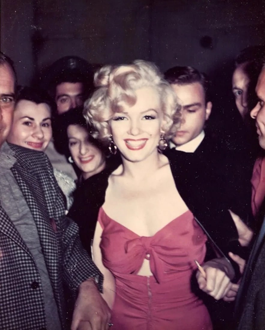 MARILYN MONROE (AMERICAN) PRINT ON PAPER: Marilyn Monroe (American) Print on Paper.
