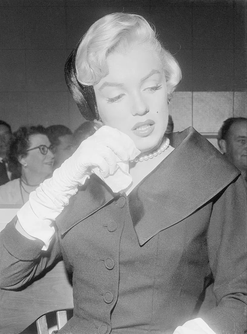 MARILYN MONROE (AMERICAN) PRINT ON PAPER: Marilyn Monroe (American) Print on Paper.