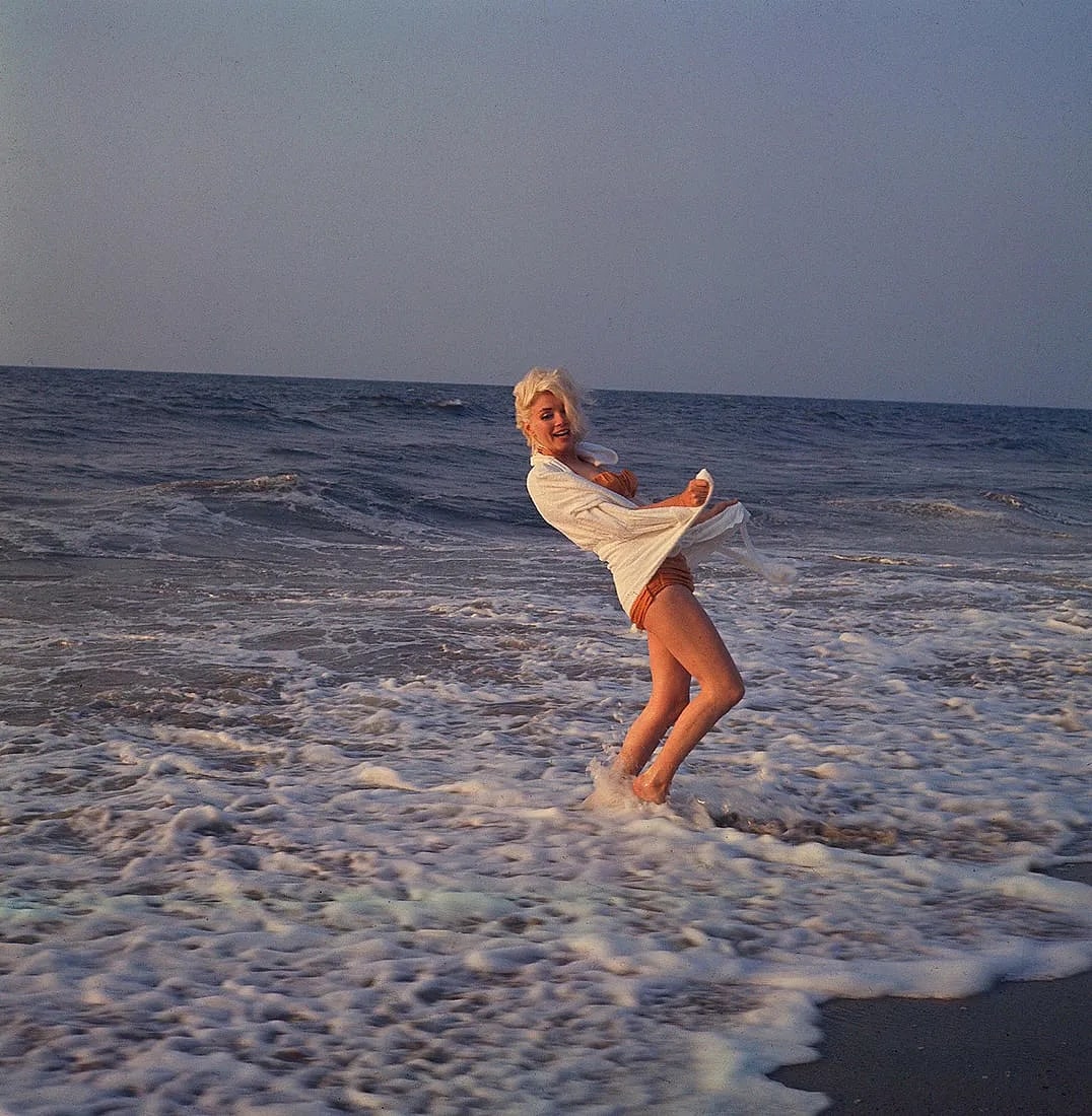 MARILYN MONROE (AMERICAN) PRINT ON PAPER: Marilyn Monroe (American) Print on Paper.