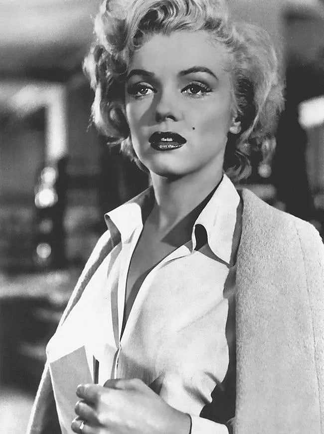 MARILYN MONROE (AMERICAN) PRINT ON PAPER: Marilyn Monroe (American) Print on Paper.