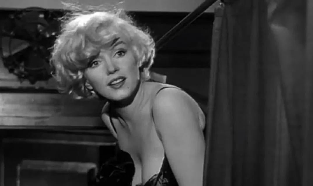 MARILYN MONROE (AMERICAN) PRINT ON PAPER: Marilyn Monroe (American) Print on Paper.