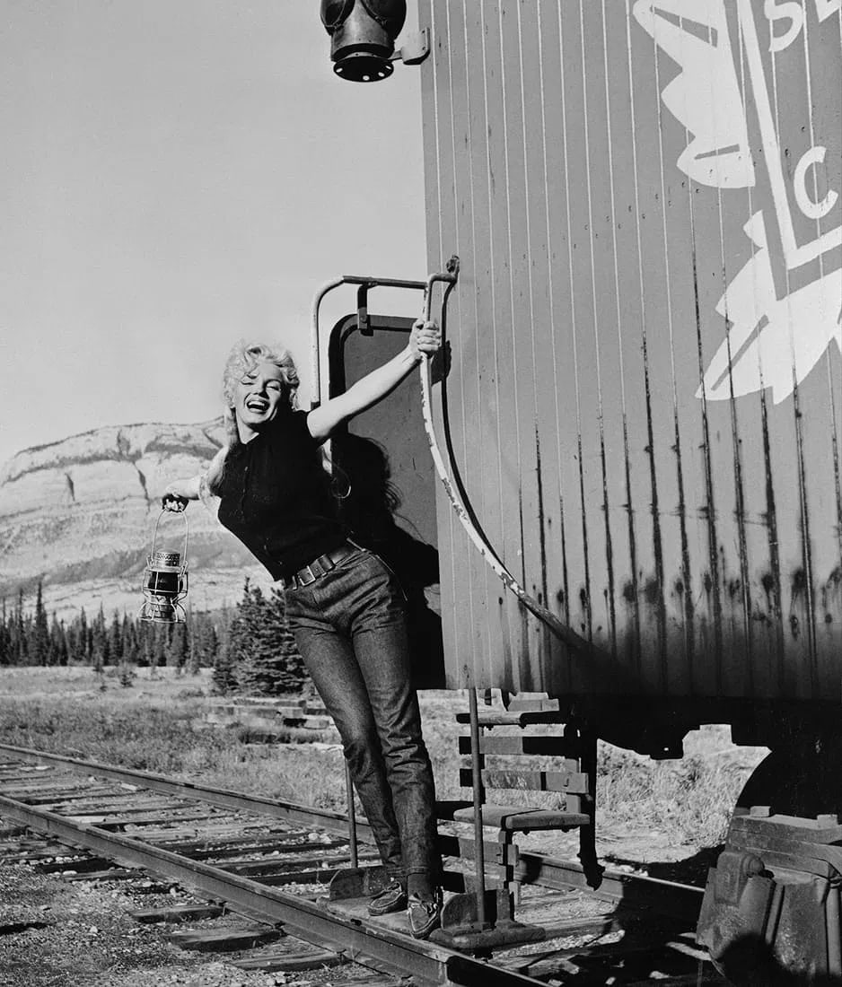 MARILYN MONROE (AMERICAN) PRINT ON PAPER: Marilyn Monroe (American) Print on Paper.