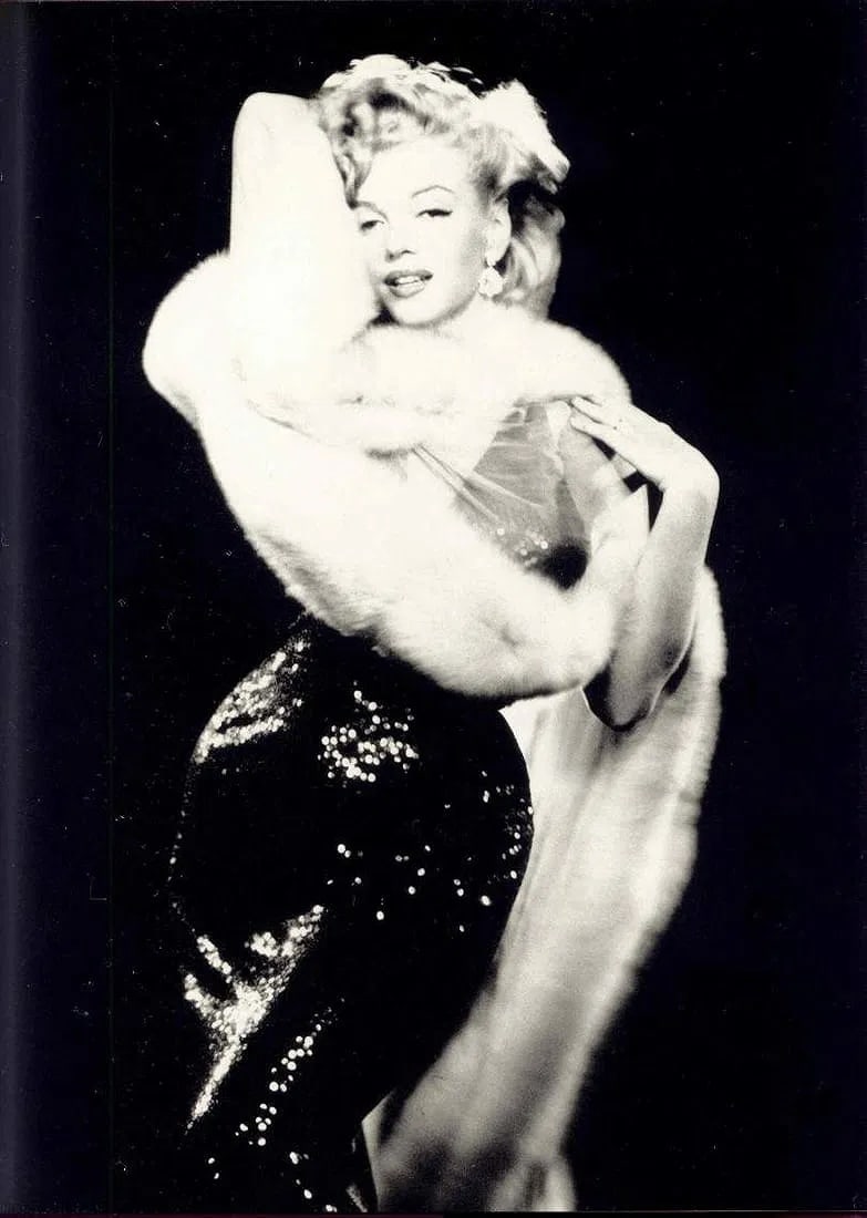 MARILYN MONROE (AMERICAN) PRINT ON PAPER: Marilyn Monroe (American) Print on Paper.