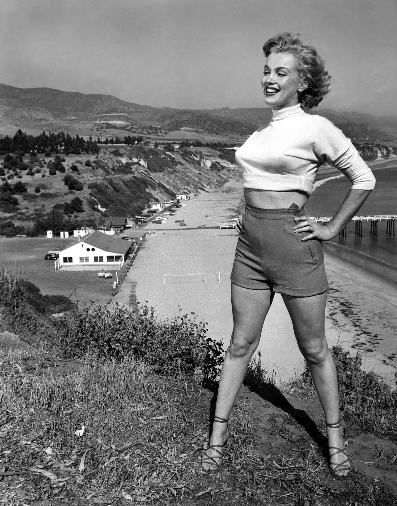MARILYN MONROE (AMERICAN) PRINT ON PAPER: Marilyn Monroe (American) Print on Paper.
